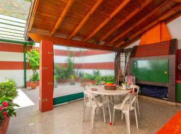 Casa · 170m² · 5 Ambientes · 2 Cocheras · Casa 5 Amb con Patio y Quincho Parque Avellaneda