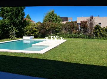 Casa · 200m² · 5 Ambientes · 2 Cocheras · Casa en Santa Juana