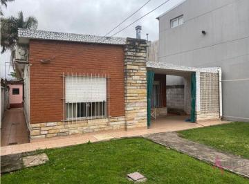 Bodega-Galpón · 110m² · 2 Dormitorios · 2 Cocheras · Castelar Sur Casa a La Venta 3 Amb. Lacarra 2700