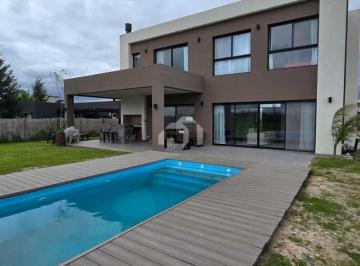 Casa · 216m² · 5 Ambientes · 2 Cocheras · Casa en Alq. Temporario en San Sebastian, Escobar, G. B. a. Zona Norte