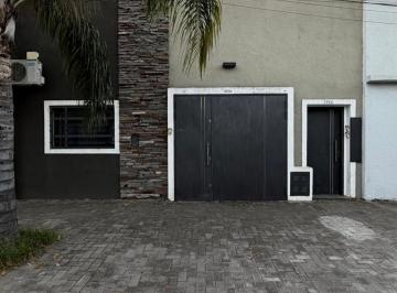 Casa · 208m² · 8 Ambientes · 1 Cochera · Oportunidad Única: 3 Propiedades en 1.