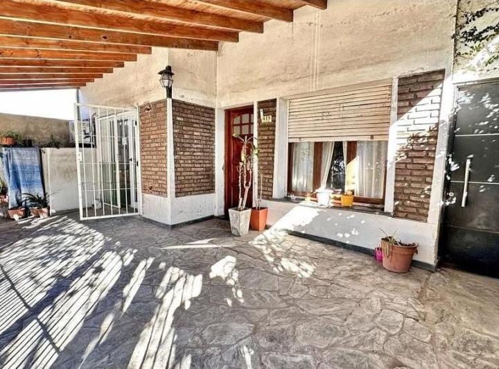Casa · 110m² · 6 Ambientes · 1 Cochera