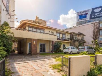 Casa · 125m² · 4 Ambientes · 1 Cochera · Alquiler Casa PH 3 Dorm. en Rambla de Malvín