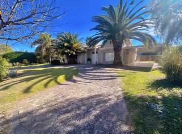 Casa · 250m² · 5 Ambientes · 2 Cocheras · Alquiler Casa de 3 Dorm. en Country San Isidro - Villa Allende