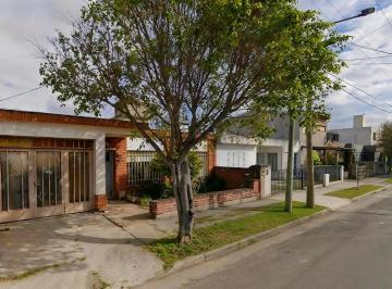 Casa · 136m² · 4 Ambientes · 2 Cocheras · Casa en Poeta Lugones