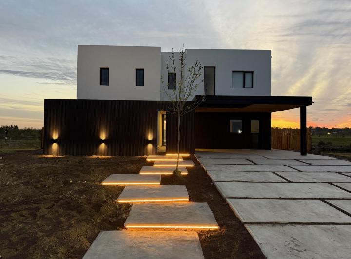 Casa · 280m² · 6 Ambientes · 2 Cocheras