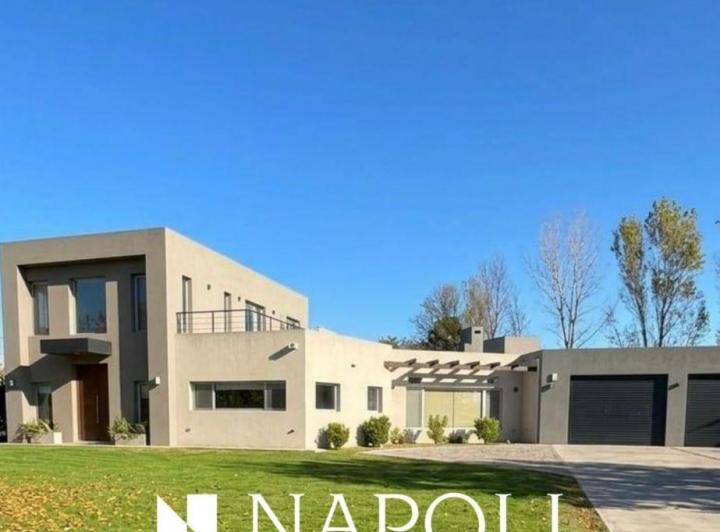 Casa · 555m² · 5 Ambientes