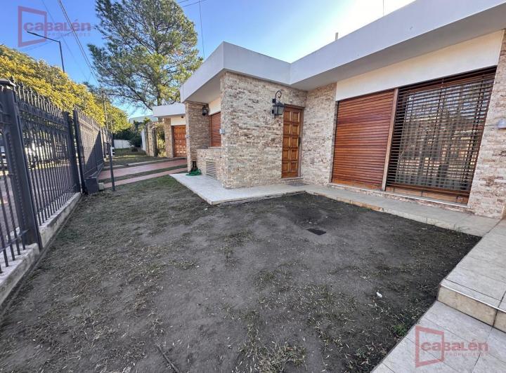 Casa · 275m² · 6 Ambientes · 3 Cocheras