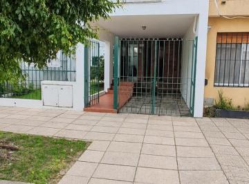 Casa · 59m² · 2 Ambientes · 1 Cochera · Triplex de 3 Amb. con Cochera, Jardín y Terraza