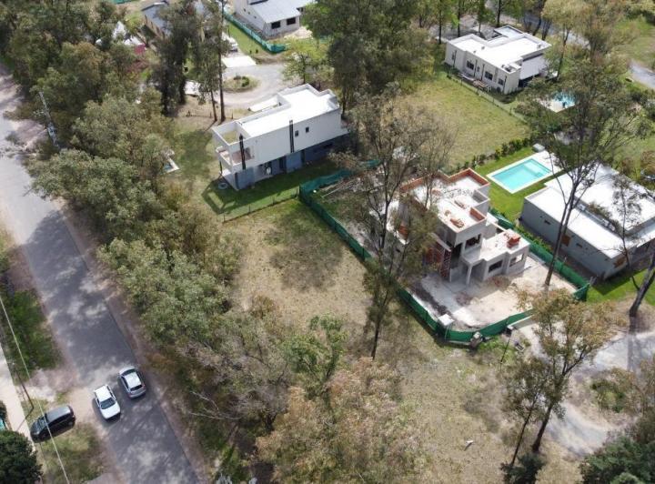 Terreno · 742m²