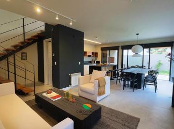 Casa · 132m² · 4 Ambientes · 2 Cocheras · Duplex 2 Dorm. en Zona Sur - Jardin Hipodromo