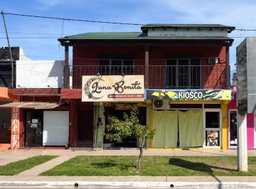 Departamento de 6 ambientes, Monte Caseros · Amplio Departamento y Dos Locales Comerciales