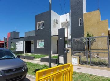 Casa de 6 ambientes, Córdoba · Casa Super Mejorada Sobre Calle Pavimentada en Carrara de Horizonte
