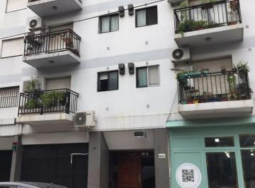 Departamento de 2 ambientes, Villa del Parque · Amplio 2ambiente con Balcon Al Frente - Zona V. del Parque.