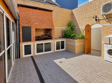 PH de 4 ambientes, Vicente López · PH Al Fondo con Patio y Terraza, Olivos (P/reciclar)
