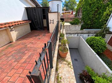 PH de 4 ambientes, Vicente López · PH Al Fondo con Patio y Terraza, Olivos (P/reciclar)
