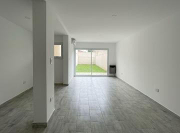 Casa · 80m² · 4 Ambientes · 1 Cochera · Casa en Venta en City Bell