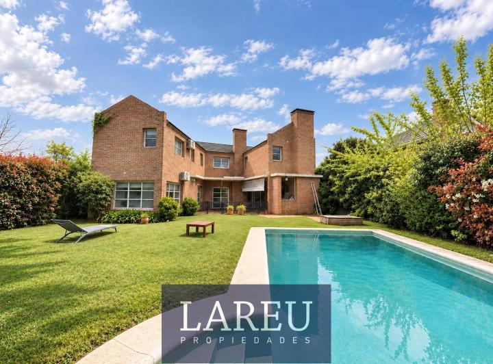 Casa · 196m² · 6 Ambientes · 7 Cocheras