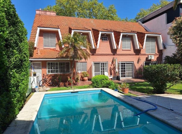 Casa · 320m² · 7 Ambientes · 3 Cocheras