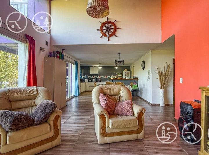 Casa · 212m² · 5 Ambientes · 2 Cocheras
