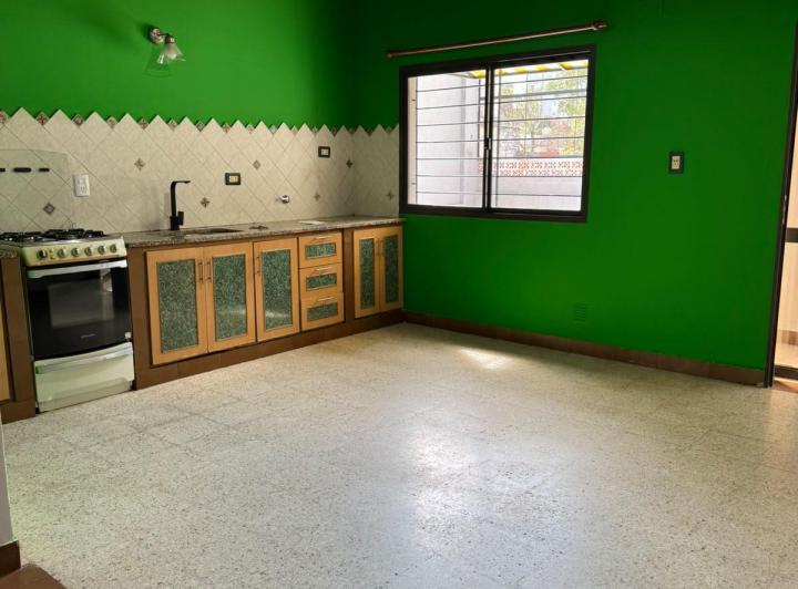 Casa · 400m² · 2 Dormitorios · 1 Cochera