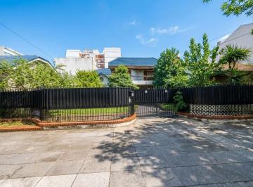 Casa · 364m² · 4 Ambientes · 3 Cocheras · Venta Casa 5 Ambientes Pileta Patio Quincho Devoto