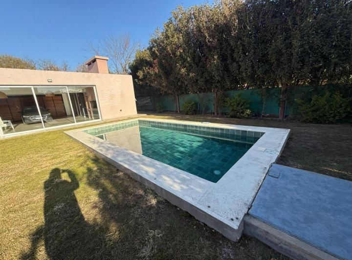 Casa · 300m² · 1 Ambiente
