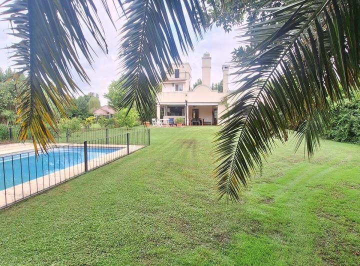 Casa · 180m² · 5 Ambientes · 2 Cocheras