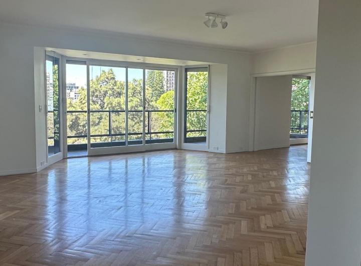 Departamento · 260m² · 8 Ambientes · 1 Cochera
