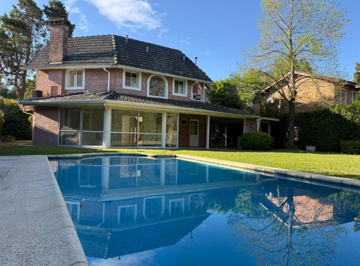 Casa · 127m² · 5 Ambientes · 1 Cochera