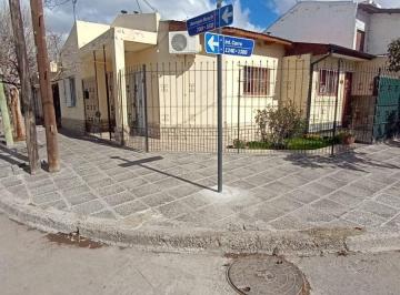 PH de 3 ambientes, Neuquén · Hermoso PH en Alquiler en Esquina C/ Cochera, Patio y Parrilla