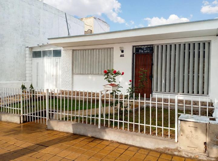 Casa · 123m² · 6 Ambientes · 2 Cocheras