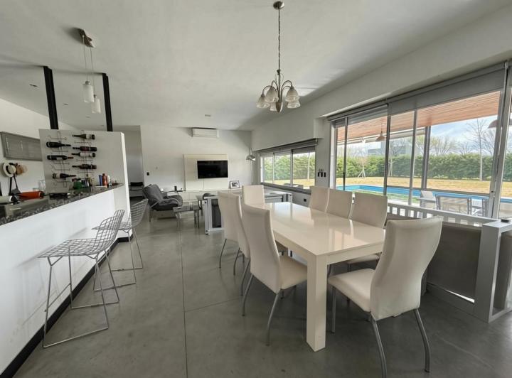 Casa · 150m² · 4 Ambientes · 2 Cocheras