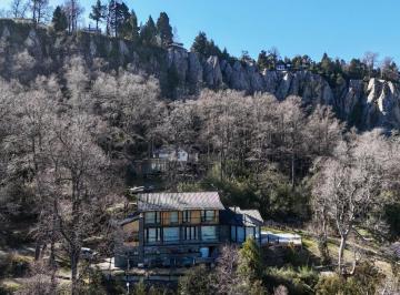 Casa · 385m² · 5 Ambientes · 2 Cocheras · Excelente Propiedad de 4 Dorm. con Vistas a Chapelco - 420 m² en Lote de 1300 m² - Alihuen Alto