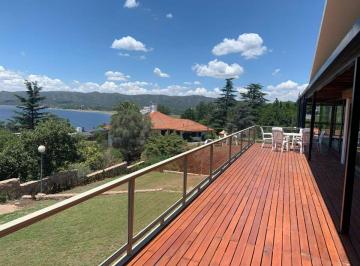 Casa de 8 ambientes, Villa Carlos Paz · Casa con Vista Al Lago, Pileta Cubierta y Exterior, Sauna y Jacuzzi – Villa Carlos Paz – 16 Personas