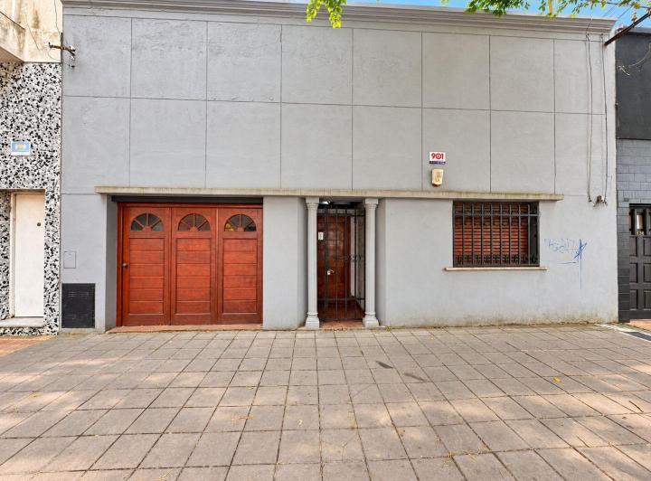 Casa · 180m² · 4 Dormitorios · 1 Cochera