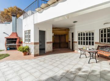 Casa · 161m² · 4 Ambientes · 1 Cochera · Casa en Venta de 5 Ambientes con Jardín, Suite y Cochera Cubierta en Villa Luro