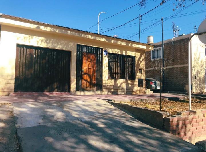 Casa · 127m² · 6 Ambientes · 2 Cocheras