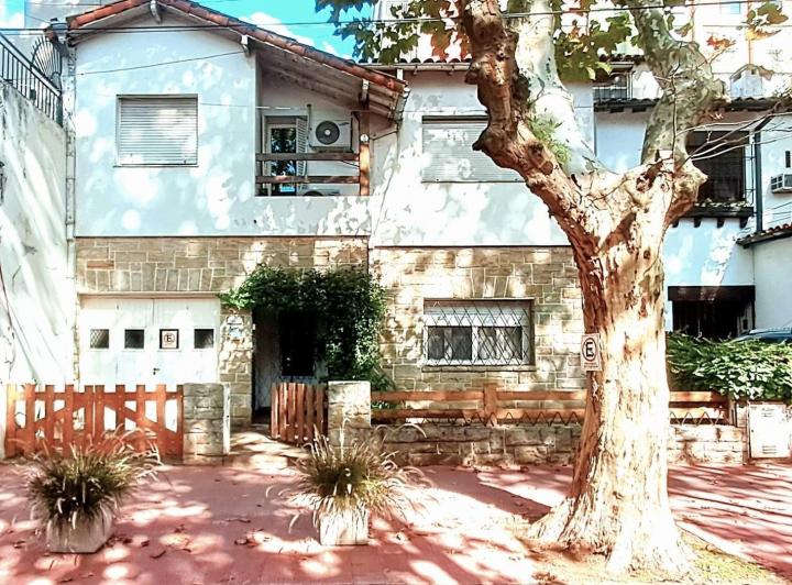 Casa · 213m² · 6 Ambientes · 1 Cochera