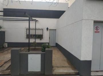 MCZ-MCZ-73_2 · Venta de Casa en Lote Propio en Caseros Centro C/ Cochera