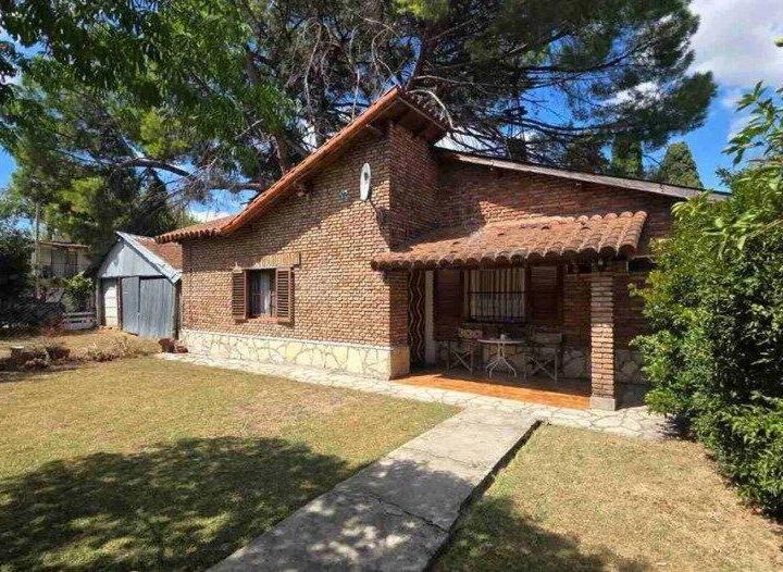 Casa · 186m² · 2 Ambientes · 3 Cocheras