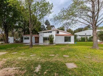Casa · 250m² · 5 Ambientes · Venta Casas de Dos Dorm. con Amplio Jardin Funes