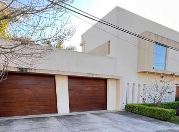 Casa · 220m² · 6 Ambientes · 2 Cocheras · Casa en Alquiler en Barrio El Quimilar