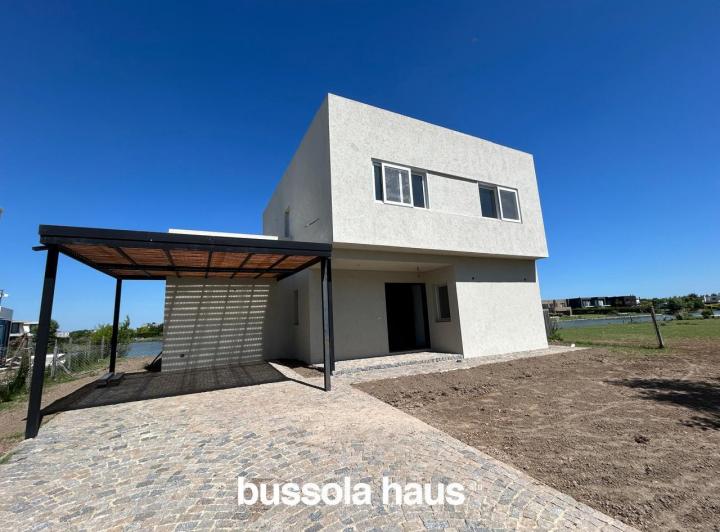 Casa · 196m² · 6 Ambientes · 2 Cocheras