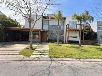 Casa · 900m² · 5 Ambientes · 2 Cocheras · Excelente Casa Alquiler Mes Febrero 2027 Barrio San Fco a La Laguna