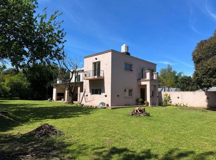 Casa · 240m² · 5 Ambientes