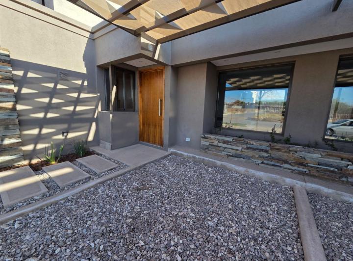 Casa · 80m² · 5 Ambientes · 1 Cochera