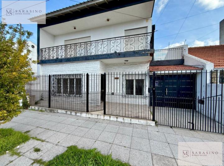 Casa · 232m² · 6 Ambientes · 4 Cocheras