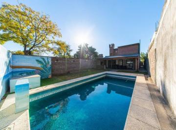 Casa · 160m² · 6 Ambientes · 1 Cochera · Casa Venta Capitan Bermudez 3 Dorm. Pileta