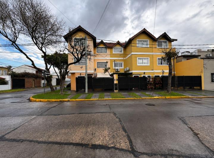 Casa · 95m² · 4 Ambientes · 1 Cochera